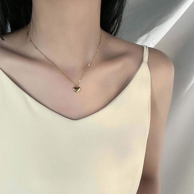 Buy Online Premimum Quality, Trendy and Highly Comfortable Light Luxury Necklace Peach Heart Jewelry - FEYONAS